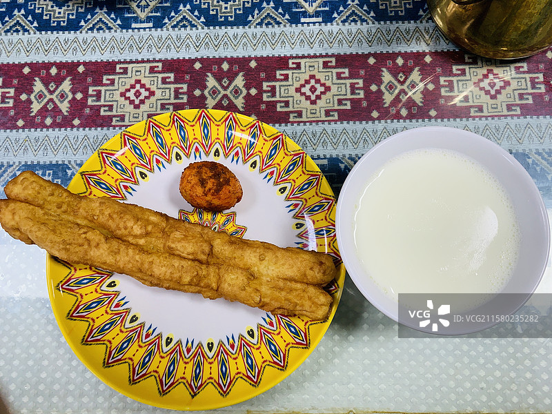 吐鲁番的油条豆浆炸蛋图片素材