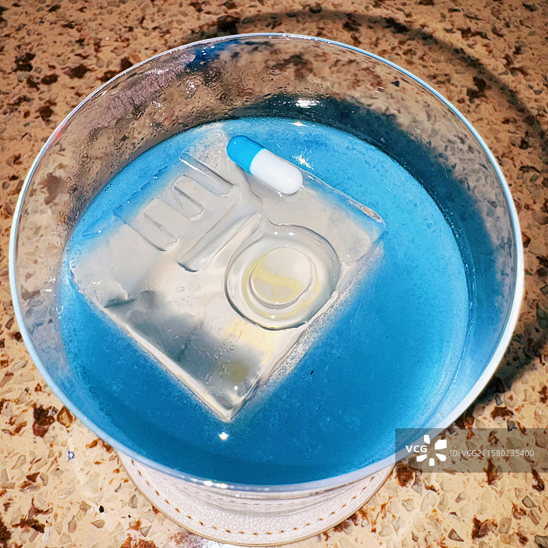 蓝色鸡尾酒图片素材