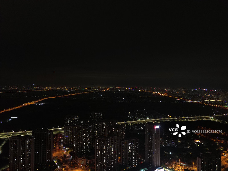 航拍视角记录厦门翔安南部新城日新月异的变化，夜景越来越漂亮嘞图片素材