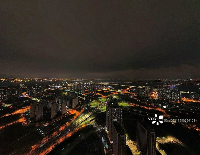 航拍视角记录厦门翔安南部新城日新月异的变化，夜景越来越漂亮嘞图片素材