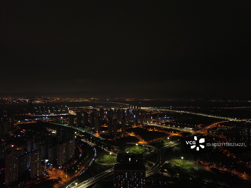 航拍视角记录厦门翔安南部新城日新月异的变化，夜景越来越漂亮嘞图片素材