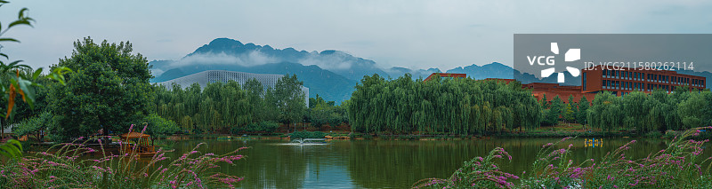 湖光山色的北京化工大学校园图片素材