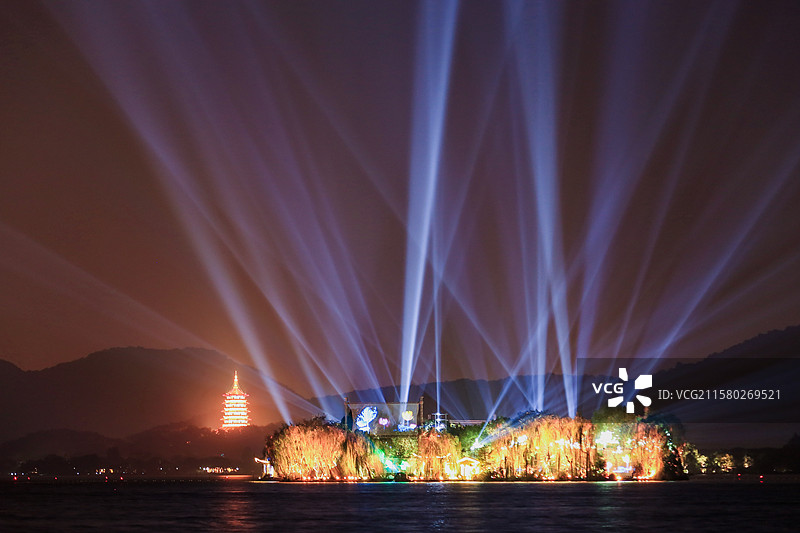 杭州西湖小瀛洲灯光秀图片素材