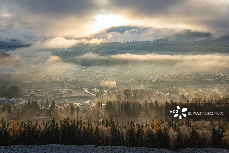 新疆禾木日出图片素材