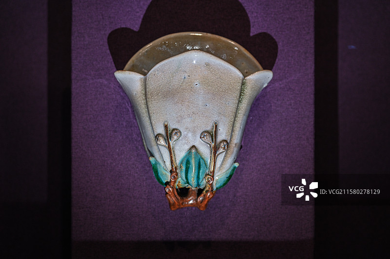 中国澳门艺术博物馆展出的石湾陶瓷文物图片素材