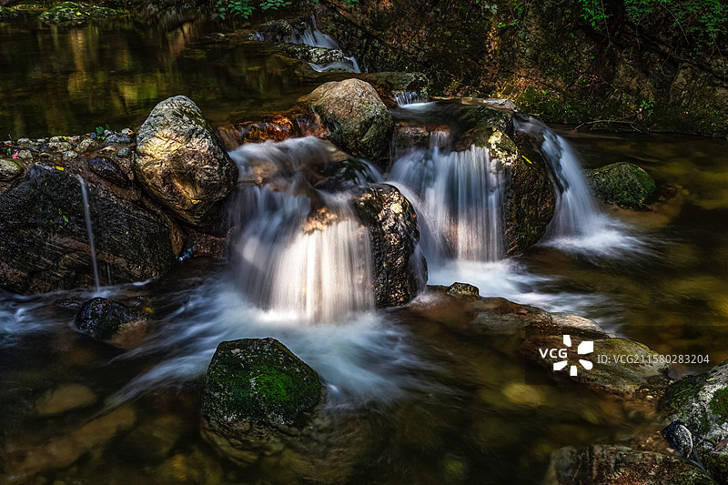 陕西牛背梁国家森林公园溪流图片素材