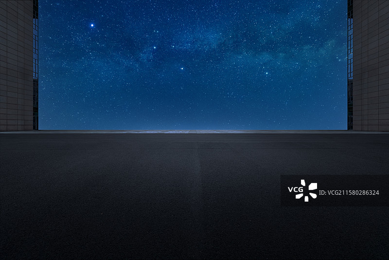 夜景星空下的地面广场，星空背景，地面广场，背景，银河系，宇宙图片素材