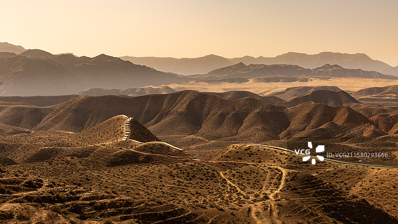远山  这片山不远处就是黄河黑山峡。图片素材