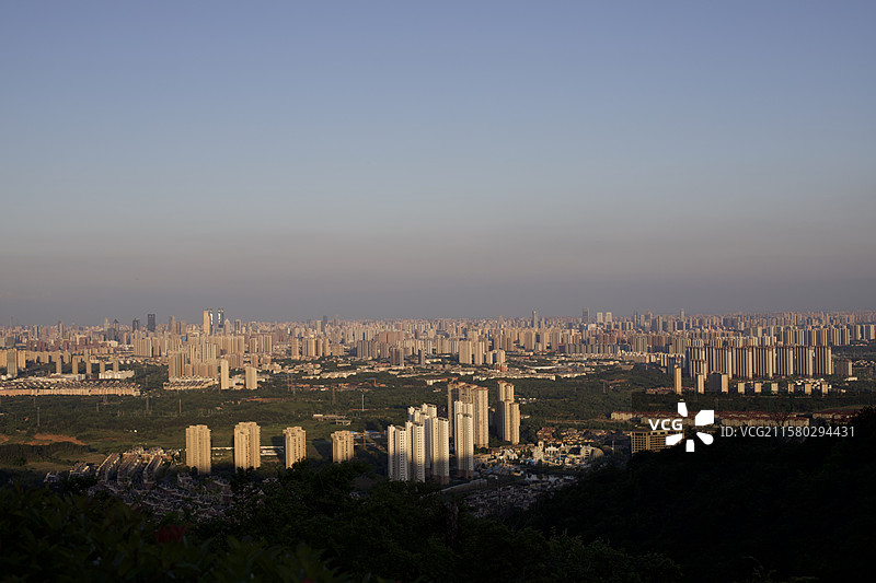 南昌市城市天际线 梅岭盘龙峰 夕阳城市图片素材