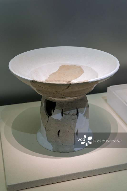 屈家岭文化陶器 新石器时代 澧县鸡叫城遗址出土 中国国家博物馆“古代中国陈列”图片素材