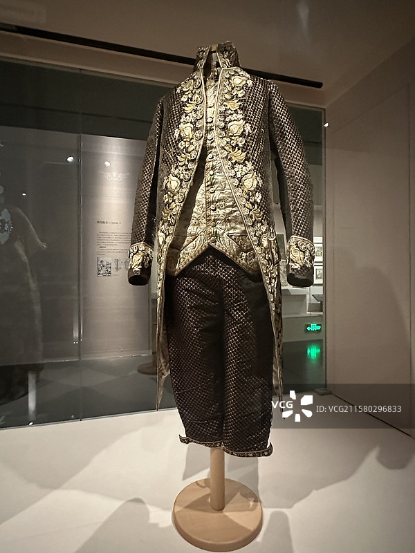 男士套装，典雅之冠-18世纪意大利宫廷生活与艺术展览，广东省博物馆展览的文物图片素材