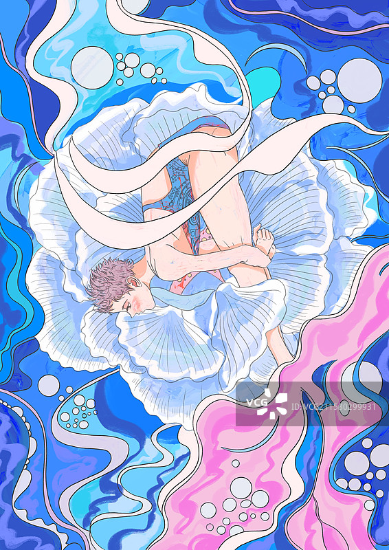 女孩在蓝蓝的水中游泳，犹如出水芙蓉图片素材