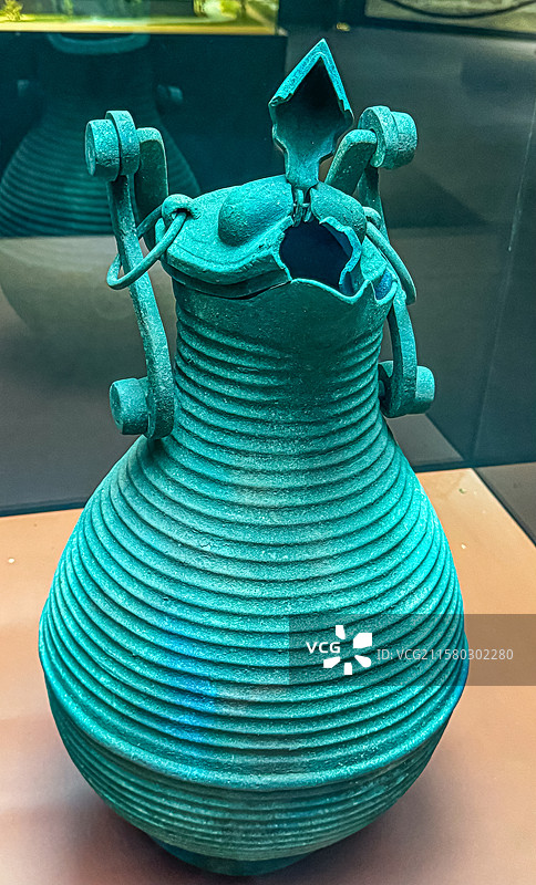 战国 铜鹰首提梁壶 潍坊市博物馆图片素材