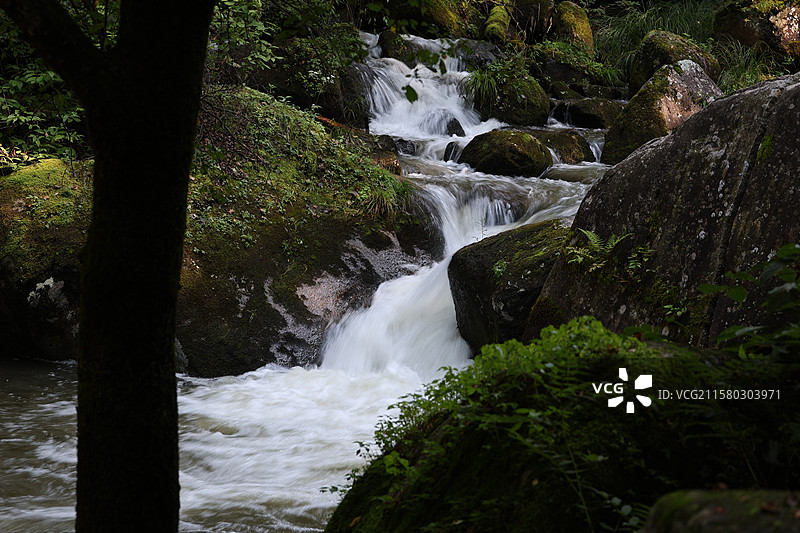 吉林太平沟，瀑布，深林，小路，休闲，避暑，图片素材