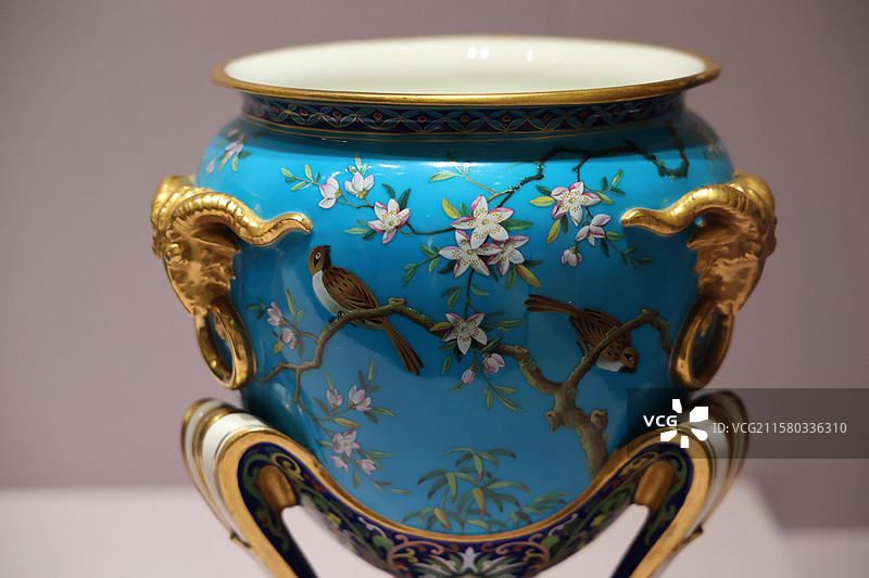 苏州博物馆西馆展品--骨瓷花盆（1874年）图片素材