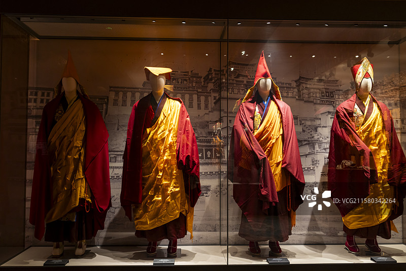 青海藏文化博物馆藏佛教喇嘛服饰图片素材