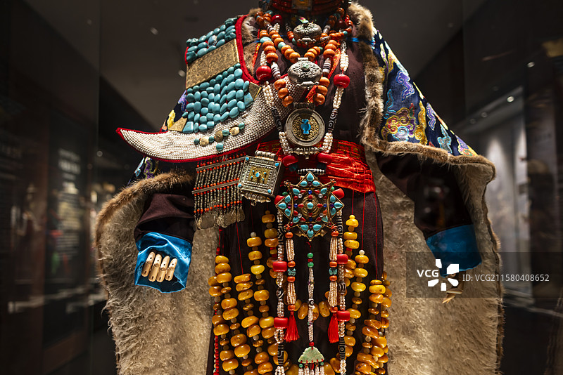 藏族服装阿里普兰女子服饰图片素材