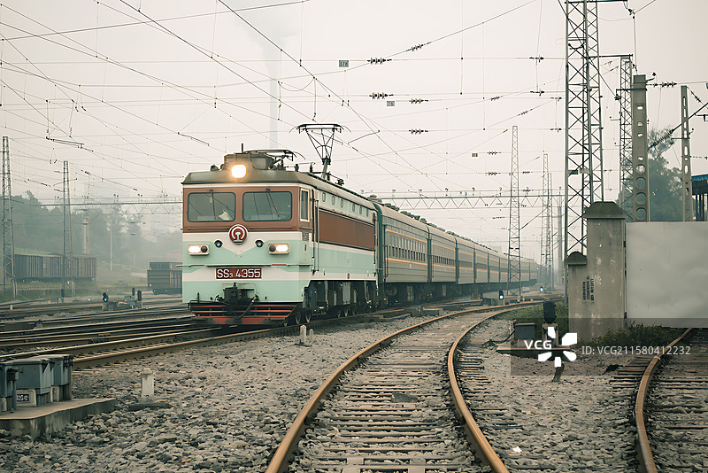 中国火车铁路轨道，火车站风景图片素材