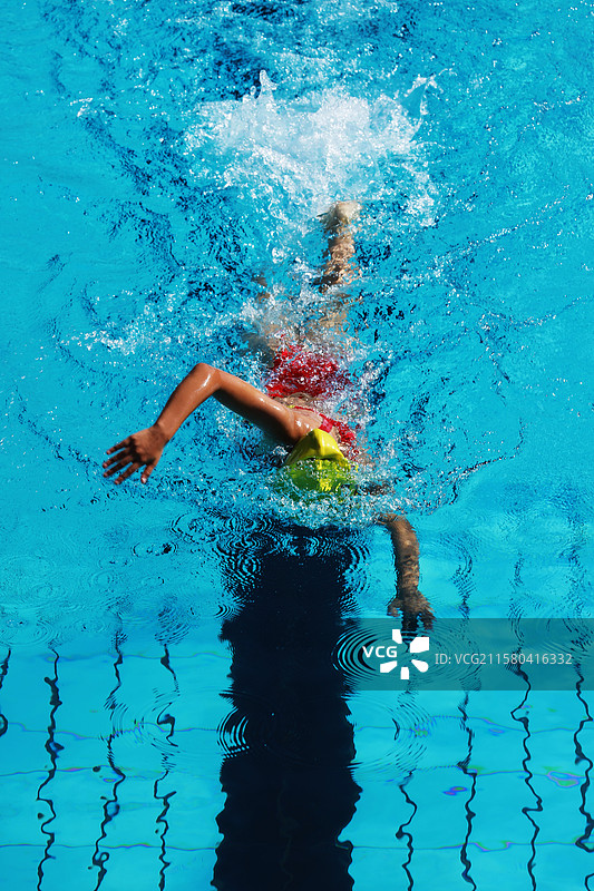 泳姿破风图片素材