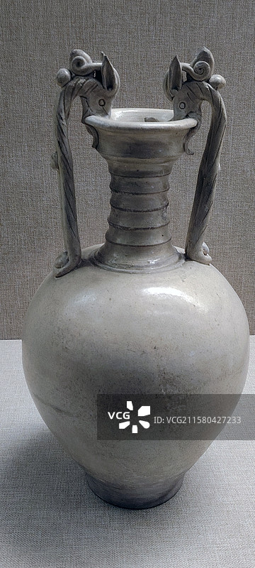 广东广州：各朝代官窑壶形文物精品图片素材