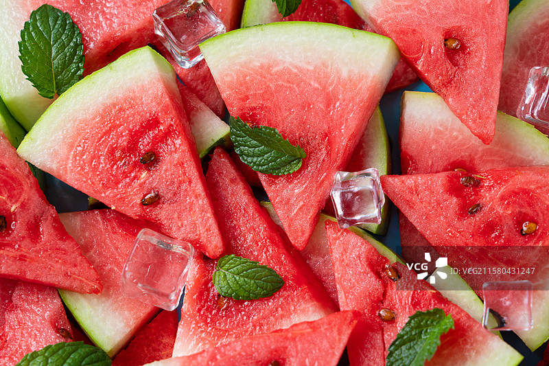 夏季切开的清凉西瓜特写图片素材