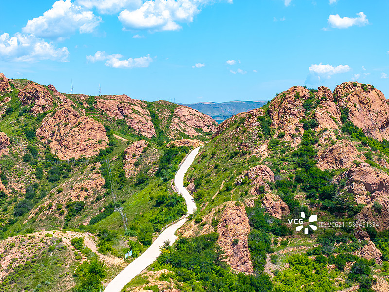 航拍夏天蓝天下的赤峰红山文化遗址群风光图片素材