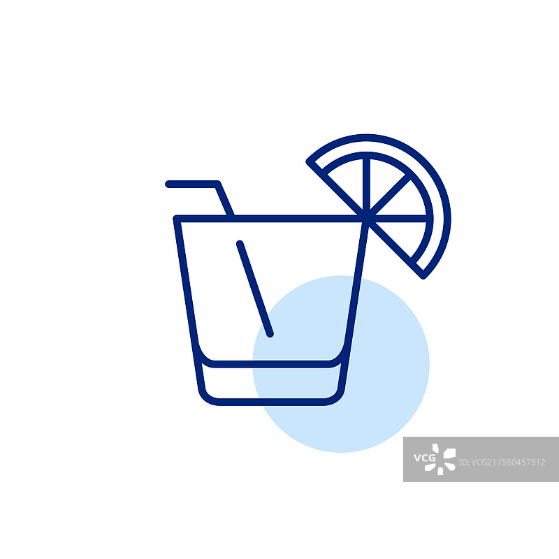 威士忌杯、柠檬和吸管的鸡尾酒饮品图片素材