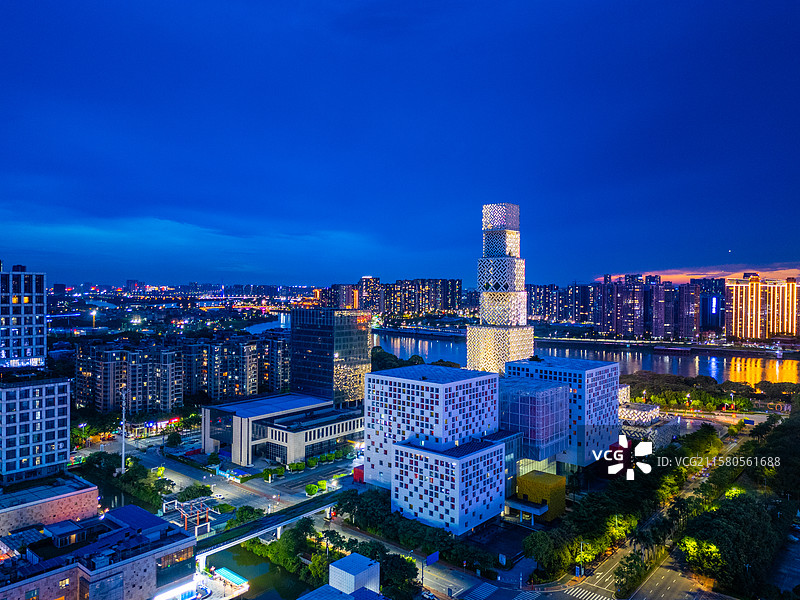 佛山岭南明珠体育馆城发中心夜景航拍图片素材