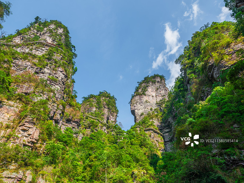 广西来宾金秀大瑶山盘王界景区丹霞式砂岩峰林地貌以及景区风光图片素材