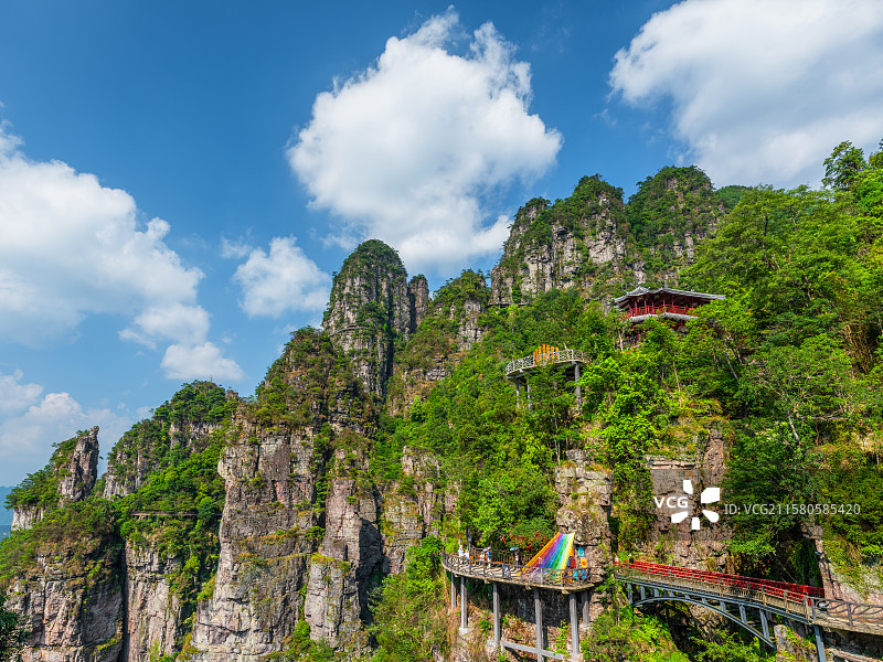 广西来宾金秀大瑶山盘王界景区丹霞式砂岩峰林地貌以及景区风光图片素材