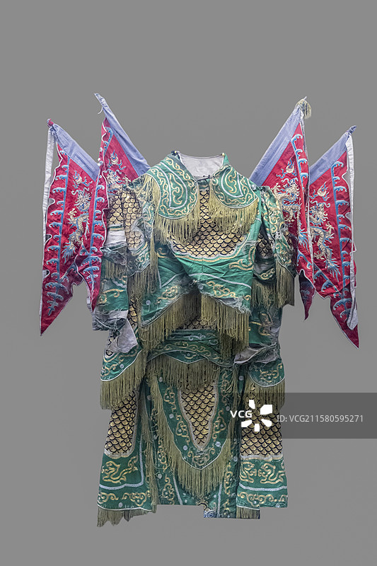 内蒙古包头市博物馆“民俗文化展”：靠旗（传统戏曲中武将重要装束之一，插在人物头部后边的4面三角彩旗）图片素材