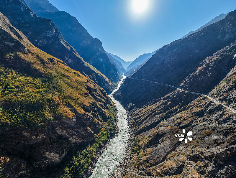 云南虎跳峡金沙江景观图片素材