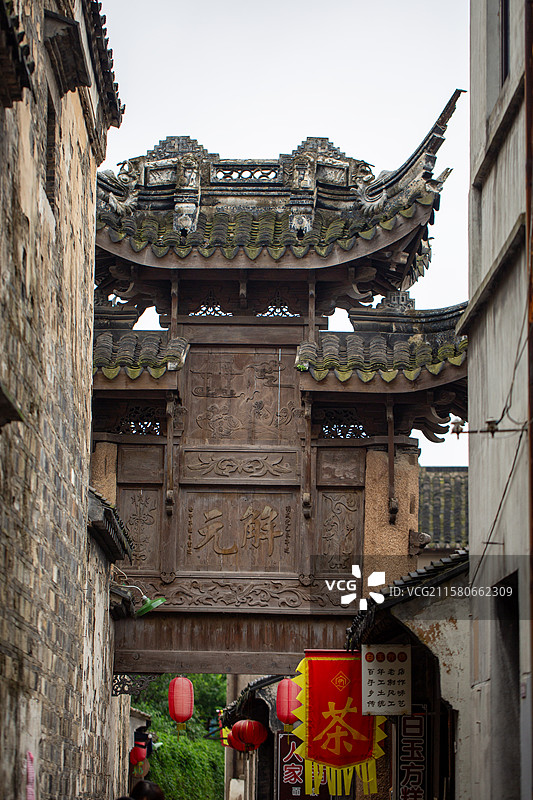 苏州陆巷古村古色古香的牌坊与传统街巷图片素材