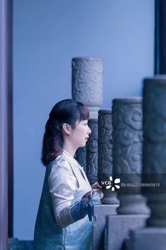 民国风的亚洲女人图片素材