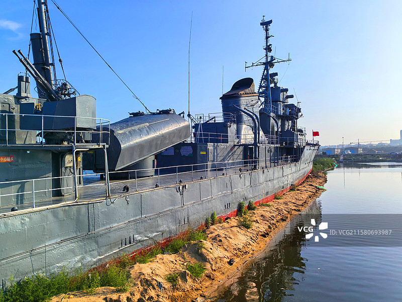 威海乳山银滩103长春舰图片素材