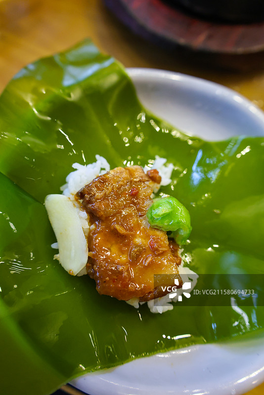 东北朝鲜族美食帝王蟹烤鸡架包饭烧烤锅包肉组图图片素材