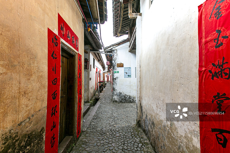 广东省韶关市翁源县湖心坝古村的客家围屋长安围建筑景观图片素材