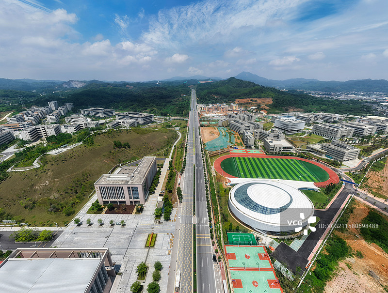 广东省潮州市中山大道潮州技师学院白天航拍全景图片素材