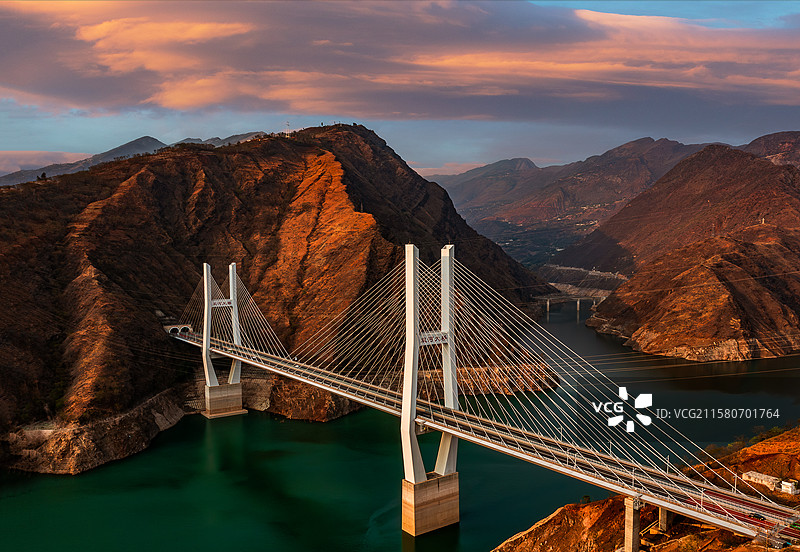 云南，巧家白鹤滩水电站库区双河大桥图片素材