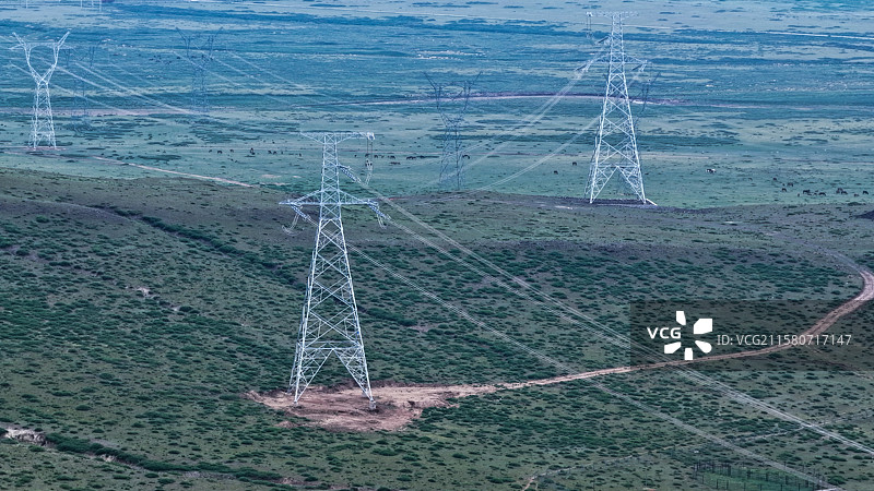 乌兰察布草原天路国家电网输电网络图片素材