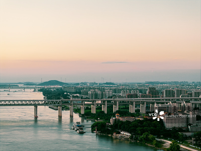 安徽芜湖长江边（弋矶山医院）图片素材