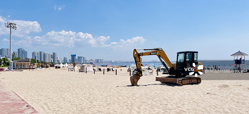 秦皇岛金屋浴场·蓝天白云洁白的沙滩图片素材