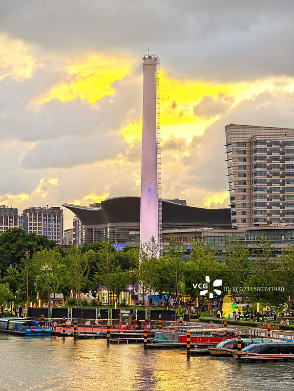 上海半马苏河公园，大烟囱特写图片素材