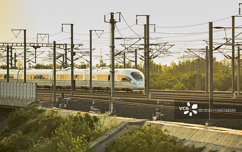 行驶的高速列车图片素材