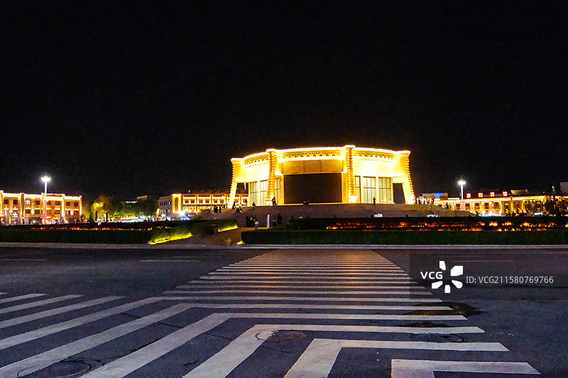中国新疆伊犁州特克斯八卦城夜景，八卦城风光，太极坛，八卦城离街风光图片素材