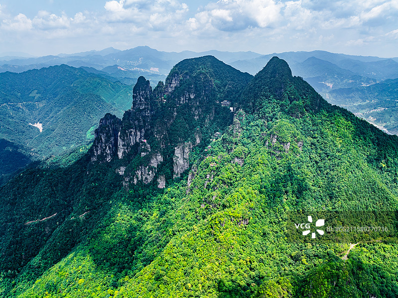 广西来宾金秀大瑶山盘王界景区独特的峰林地貌航拍视角风光图片素材