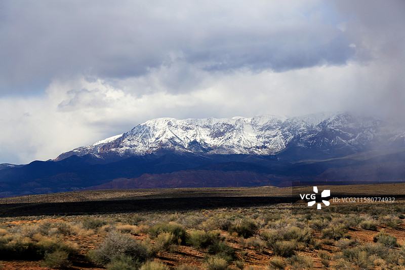 美国犹他州的大峡谷风光，侵蚀地貌与彩色岩层的独特魅力图片素材