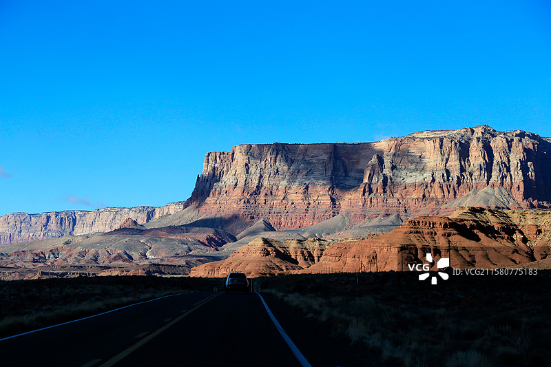 美国犹他州的大峡谷风光，侵蚀地貌与彩色岩层的独特魅力图片素材