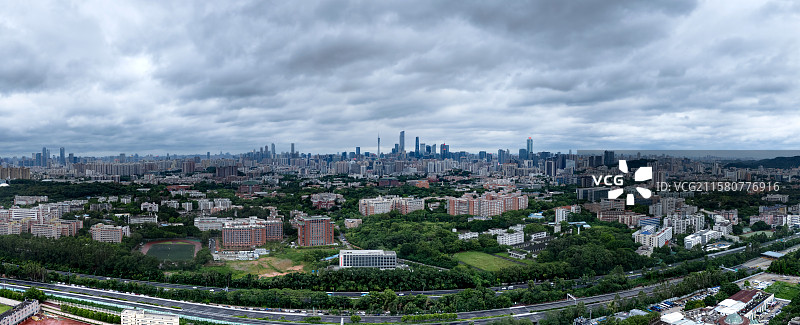 暴雨来袭广州天际线全景图片素材