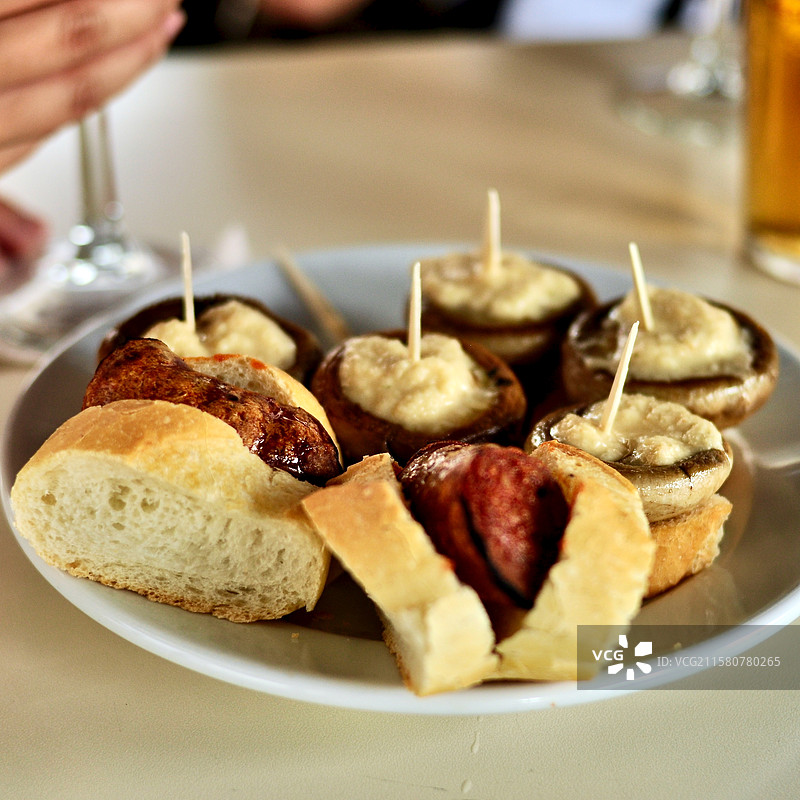 西班牙毕尔巴鄂特色小吃拼盘图片素材